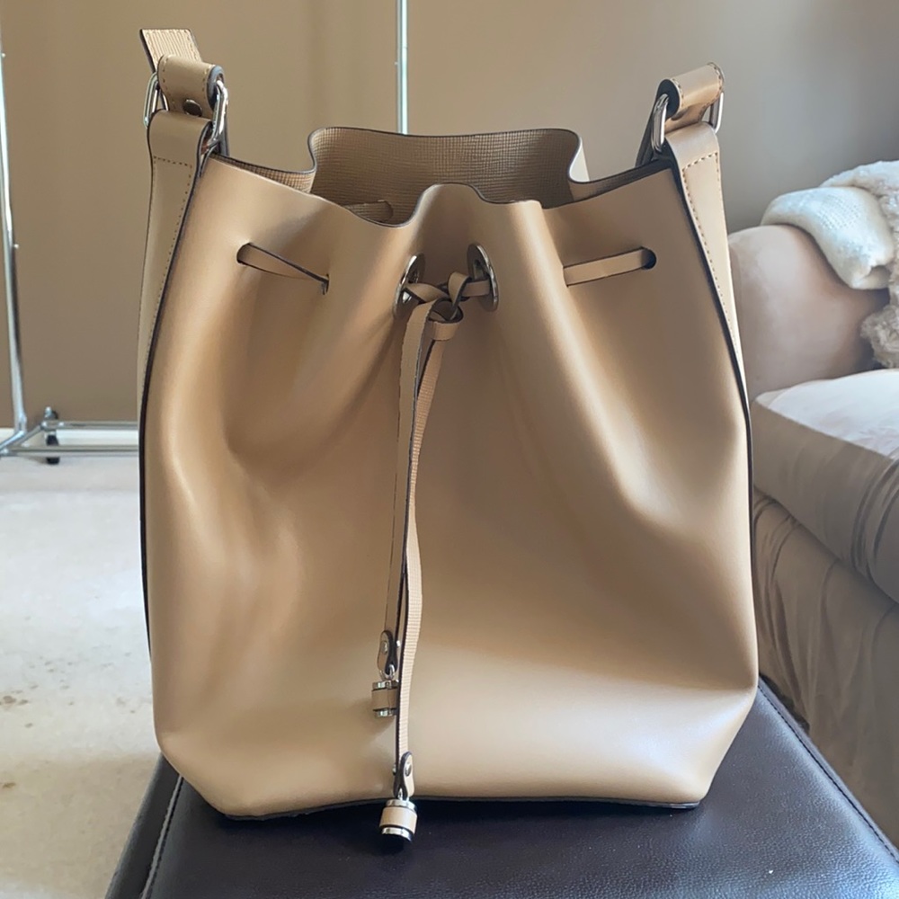 Trendy Barely Worn Zara Bucket Bag!!